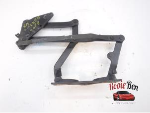 Gebruikte Scharnier Achterklep Mercedes SLK (R170) 2.3 230 K 16V Prijs € 25,00 Margeregeling aangeboden door Rooie Ben autodemontage