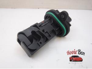 Używane Czujnik masy powietrza BMW 6 serie (E64) 650 i 4.8 V8 32V Cena € 30,00 Procedura marży oferowane przez Rooie Ben autodemontage