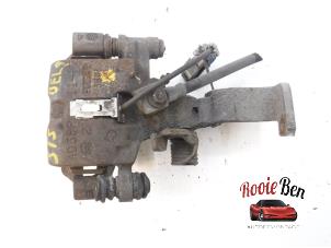 Begagnade Bakre bromsok, höger Cadillac Seville (K-body) 4.6 STS/North Star V8 32V Pris € 25,00 Marginaltabell erbjuds av Rooie Ben autodemontage