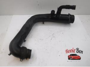 Gebruikte Intercooler Buis Volkswagen Touran (1T1/T2) 1.9 TDI 105 Euro 3 Prijs € 50,00 Margeregeling aangeboden door Rooie Ben autodemontage