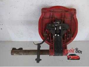 Begagnade Strålkastarram, höger Porsche 928 4.7 S2 Pris på förfrågan erbjuds av Rooie Ben autodemontage