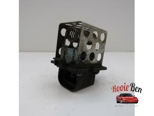 Gebruikte Kachel Weerstand Renault Trafic New (JL) 1.9 dCi 82 16V Prijs € 10,00 Margeregeling aangeboden door Rooie Ben autodemontage