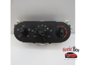 Gebruikte Kachel Bedieningspaneel Renault Twingo II (CN) 1.2 16V Prijs € 50,00 Margeregeling aangeboden door Rooie Ben autodemontage