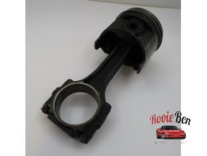 Begagnade Kolv Jeep Wrangler (YJ) 4.2 Laredo 2BBL. Pris på förfrågan erbjuds av Rooie Ben autodemontage