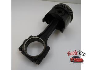 Begagnade Kolv Jeep Wrangler (YJ) 4.2 Laredo 2BBL. Pris på förfrågan erbjuds av Rooie Ben autodemontage