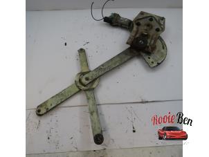 Begagnade Fönstermekanism, 2-dörrars, höger fram Chevrolet Chevy/Sportsvan G20 Standard Cargo 5.0 4BBL. Pris € 50,00 Marginaltabell erbjuds av Rooie Ben autodemontage