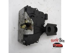 Gebruikte Slotmechaniek achterdeur Bus-Bestel Peugeot Bipper (AA) 1.4 HDi Prijs op aanvraag aangeboden door Rooie Ben autodemontage