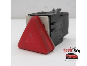 Gebruikte Paniekverlichtings Schakelaar Volkswagen Golf V (1K1) 1.6 FSI 16V Prijs € 10,00 Margeregeling aangeboden door Rooie Ben autodemontage