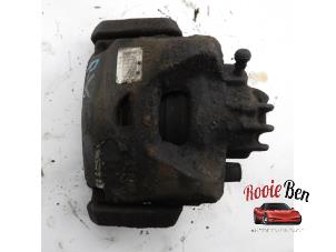 Gebruikte Remklauw (Tang) rechts-voor Citroen Berlingo 1.6 Hdi 75 Prijs € 20,00 Margeregeling aangeboden door Rooie Ben autodemontage