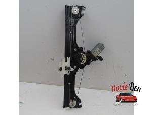 Używane Mechanizm szyby lewej przedniej wersja 2-drzwiowa Fiat 500C (312) 1.4 T-Jet 16V Abarth 595 Turismo Cena € 50,00 Procedura marży oferowane przez Rooie Ben autodemontage