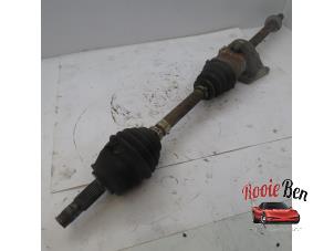 Gebruikte Aandrijfas rechts-voor Lancia Musa 1.3 JTD Multijet 90 Prijs € 30,00 Margeregeling aangeboden door Rooie Ben autodemontage