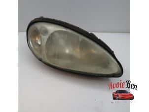 Gebruikte Koplamp rechts Chrysler PT Cruiser 2.0 16V Prijs € 50,00 Margeregeling aangeboden door Rooie Ben autodemontage