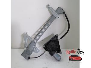 Begagnade Fönstermekanism, 4-dörrars, höger fram Peugeot 108 1.0 12V VVT-i Pris € 75,00 Marginaltabell erbjuds av Rooie Ben autodemontage