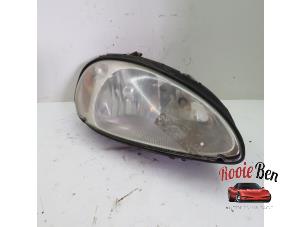 Gebruikte Koplamp rechts Chrysler PT Cruiser 1.6 16V Prijs € 50,00 Margeregeling aangeboden door Rooie Ben autodemontage