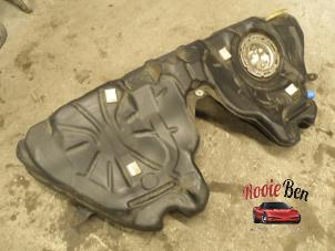 Begagnade Tank BMW 5 serie (F10) 550i V8 32V TwinPower Turbo Pris € 50,00 Marginaltabell erbjuds av Rooie Ben autodemontage