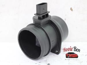 Używane Czujnik masy powietrza Volkswagen Passat Variant (3C5) 2.0 TDI 16V 135 Cena € 30,00 Procedura marży oferowane przez Rooie Ben autodemontage