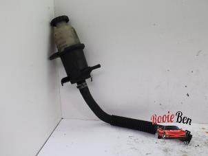 Gebruikte Servo Oliereservoir Jeep Cherokee/Liberty (KJ) 2.8 CRD 16V Prijs op aanvraag aangeboden door Rooie Ben autodemontage