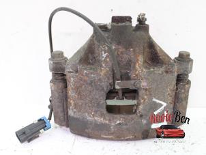 Begagnade Främre bromsok, vänster Cadillac Seville (K-body) 4.6 SLS/North Star V8 32V Pris € 20,00 Marginaltabell erbjuds av Rooie Ben autodemontage