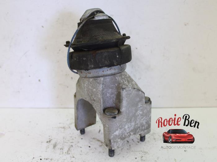 Motorfäste från en Volvo XC90 I 3.2 24V 2008