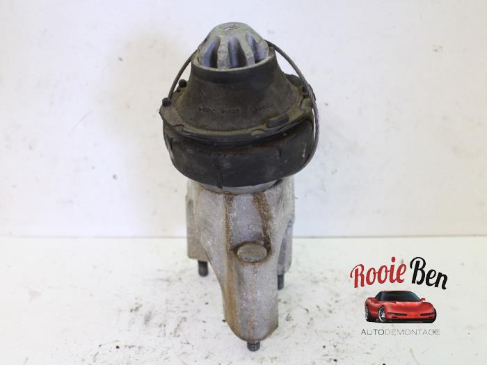 Motorfäste från en Volvo XC90 I 3.2 24V 2008