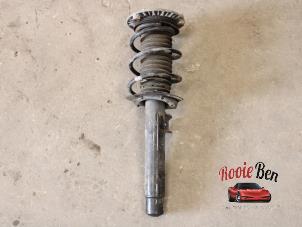 Gebruikte Schokdemperpoot rechts-voor BMW 1 serie (F20) 120i 2.0 16V Prijs € 100,00 Margeregeling aangeboden door Rooie Ben autodemontage