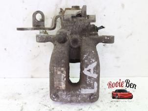 Gebruikte Remklauw (Tang) links-achter Citroen Berlingo 1.6 Hdi 75 Prijs € 20,00 Margeregeling aangeboden door Rooie Ben autodemontage