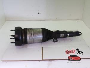 Gebruikte Schokdemperpoot rechts-voor Mercedes C Estate (S205) C-350 e 2.0 16V Prijs € 350,00 Margeregeling aangeboden door Rooie Ben autodemontage