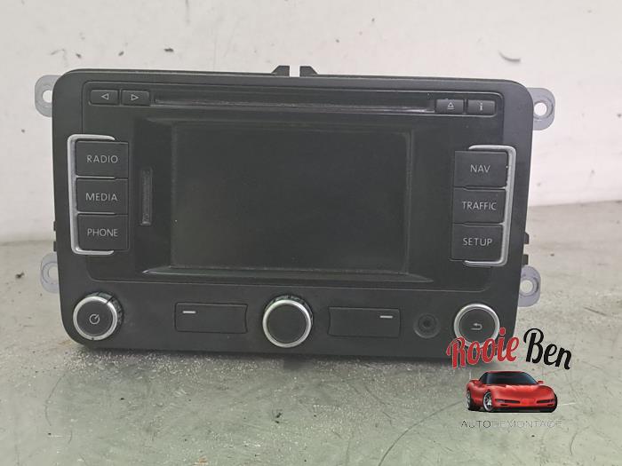 Radio från en Volkswagen Passat (362) 2.0 TDI 16V 140 2011