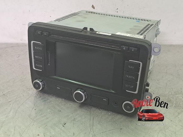 Radio från en Volkswagen Passat (362) 2.0 TDI 16V 140 2011