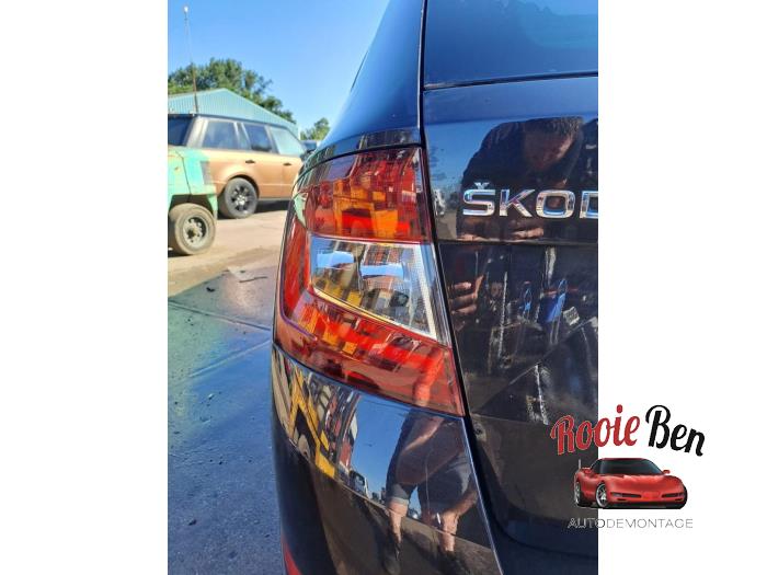 Bakdel (komplett) från en Skoda Fabia III Combi (NJ5) 1.0 TSI 12V 2019