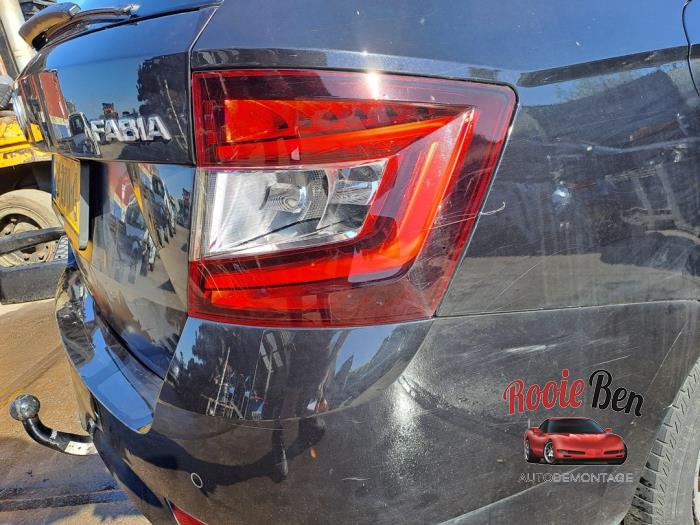 Bakdel (komplett) från en Skoda Fabia III Combi (NJ5) 1.0 TSI 12V 2019