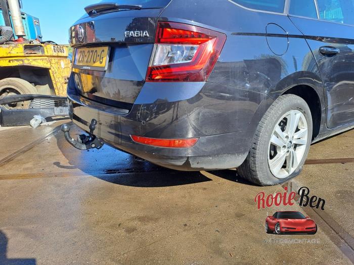 Bakdel (komplett) från en Skoda Fabia III Combi (NJ5) 1.0 TSI 12V 2019