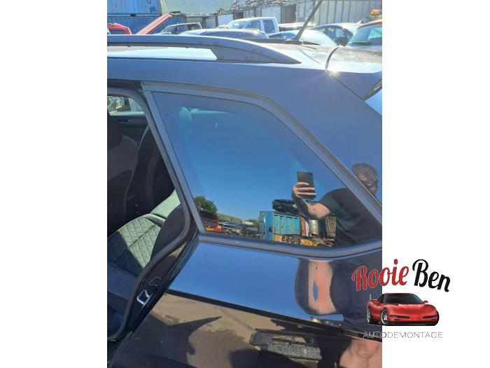 Sidofönster, vänster bak från en Skoda Fabia III Combi (NJ5) 1.0 TSI 12V 2019