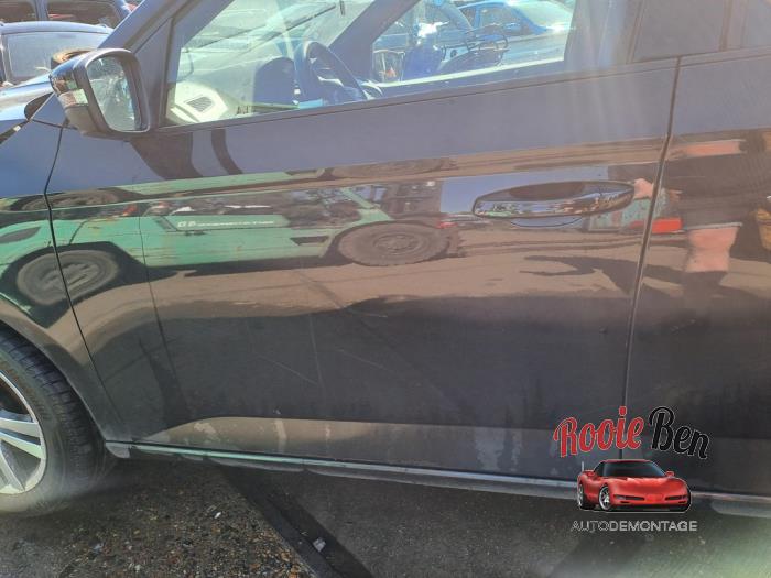 Dörr, 4-dörrars, vänster fram från en Skoda Fabia III Combi (NJ5) 1.0 TSI 12V 2019