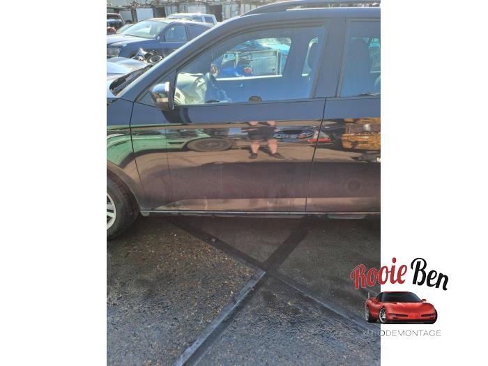 Dörr, 4-dörrars, vänster fram från en Skoda Fabia III Combi (NJ5) 1.0 TSI 12V 2019