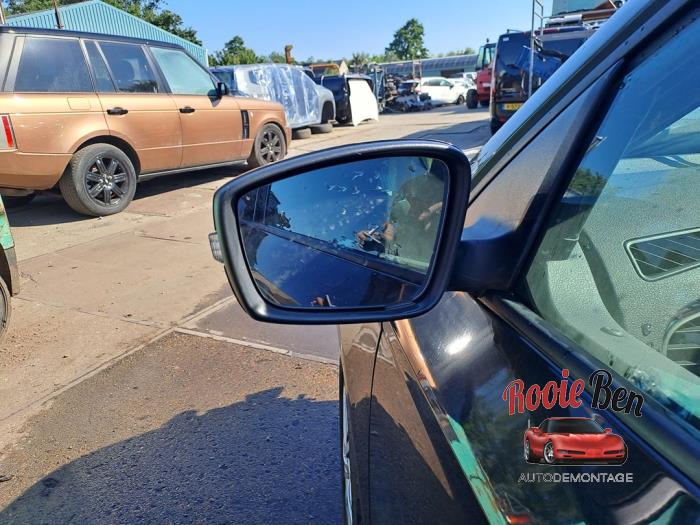 Skärmspegel, vänster från en Skoda Fabia III Combi (NJ5) 1.0 TSI 12V 2019