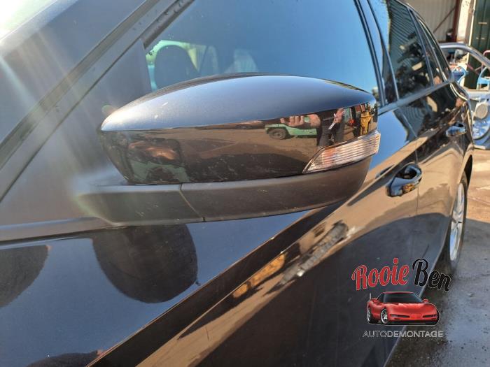 Skärmspegel, vänster från en Skoda Fabia III Combi (NJ5) 1.0 TSI 12V 2019