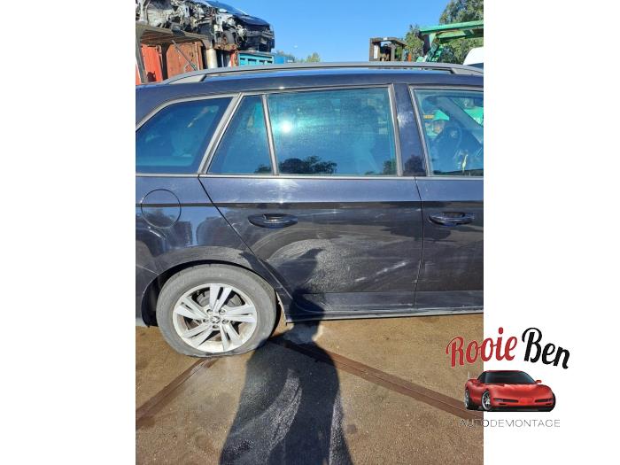 Bakdörr, 4-dörrars, höger från en Skoda Fabia III Combi (NJ5) 1.0 TSI 12V 2019