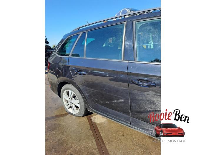 Bakdörr, 4-dörrars, höger från en Skoda Fabia III Combi (NJ5) 1.0 TSI 12V 2019