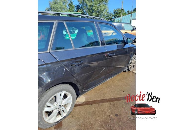 Dörrfönster, 4-dörrars, höger bak från en Skoda Fabia III Combi (NJ5) 1.0 TSI 12V 2019