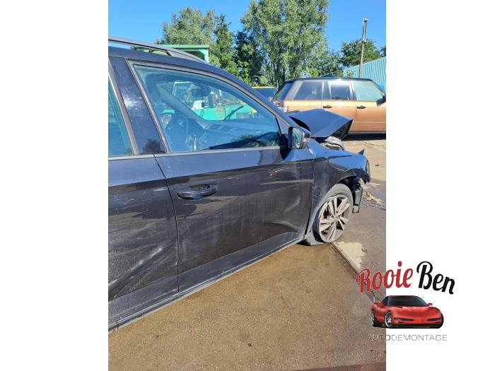 Framdörr, 4-dörrars, höger från en Skoda Fabia III Combi (NJ5) 1.0 TSI 12V 2019