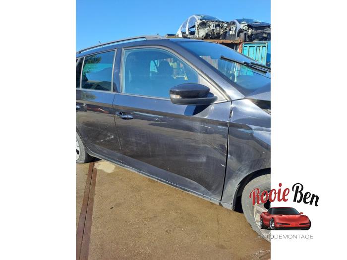 Dörrfönster, 4-dörrars, höger fram från en Skoda Fabia III Combi (NJ5) 1.0 TSI 12V 2019