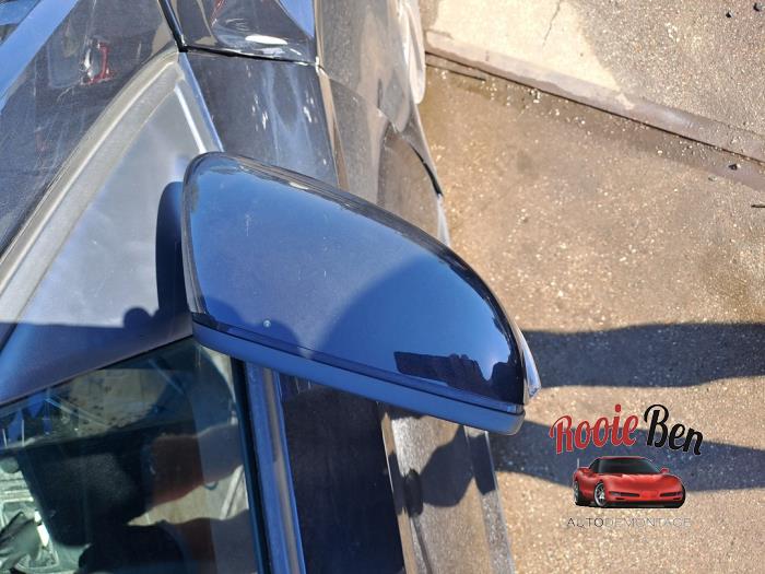 Skärmspegel, höger från en Skoda Fabia III Combi (NJ5) 1.0 TSI 12V 2019