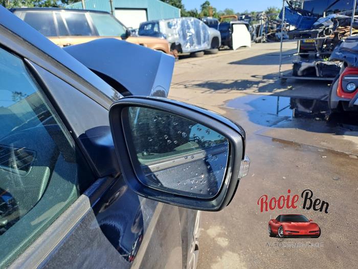 Skärmspegel, höger från en Skoda Fabia III Combi (NJ5) 1.0 TSI 12V 2019