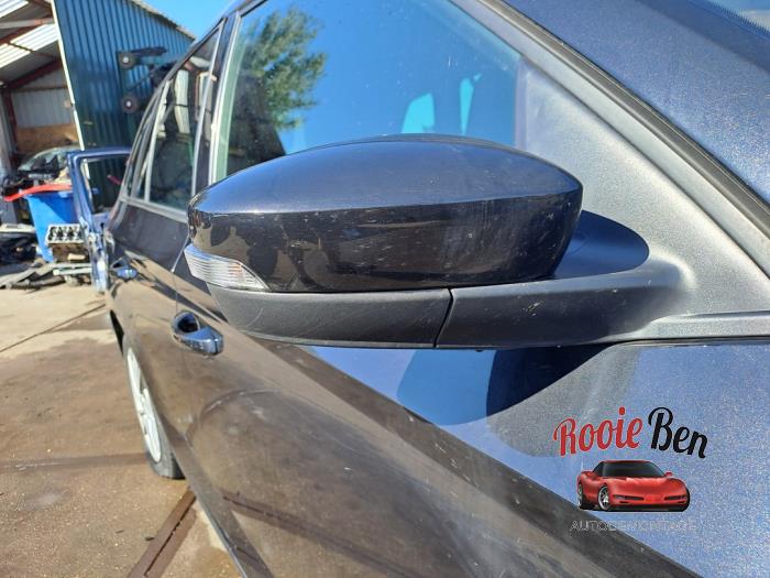 Skärmspegel, höger från en Skoda Fabia III Combi (NJ5) 1.0 TSI 12V 2019