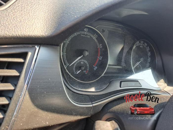 Vägmätare KM från en Skoda Fabia III Combi (NJ5) 1.0 TSI 12V 2019