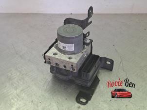 Używane Pompa ABS Opel Grandland (X) 1.2 Turbo 12V Cena € 250,00 Procedura marży oferowane przez Rooie Ben autodemontage