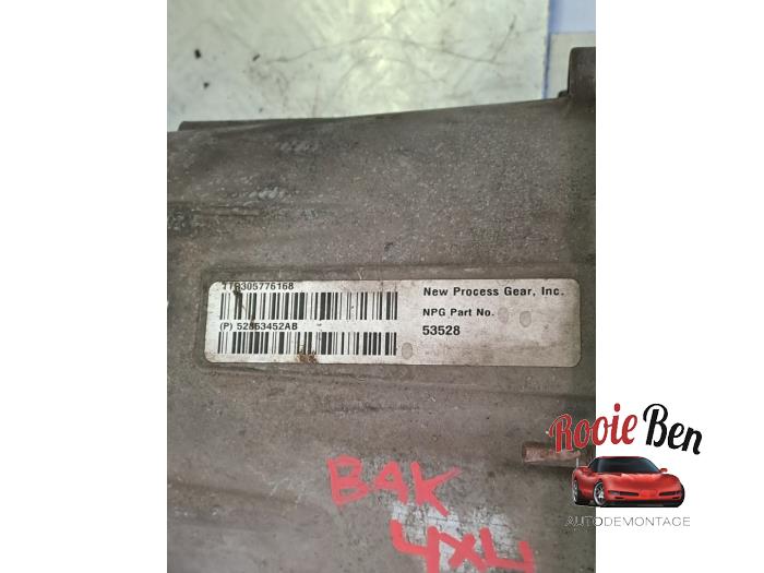 Tussenbak 4x4 van een Dodge Nitro 2.8 CRD 16V 4x2 2008