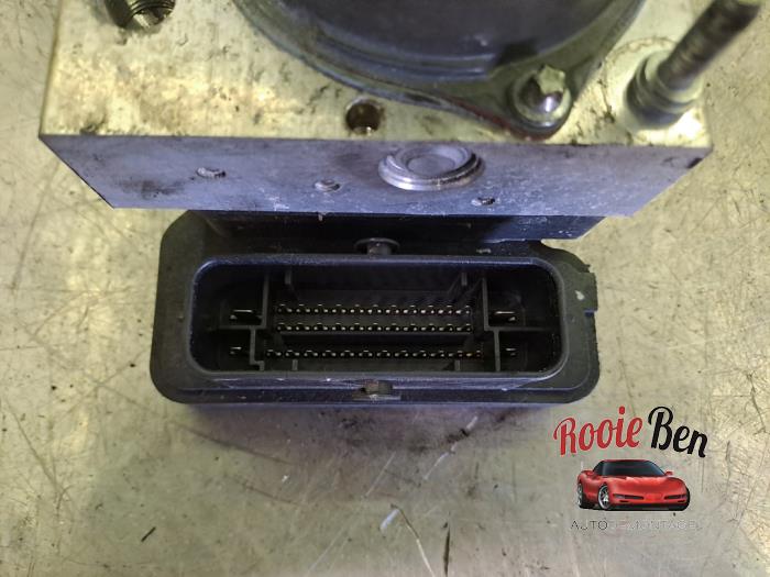 ABS-pump från en Skoda Fabia III Combi (NJ5) 1.0 TSI 12V 2019