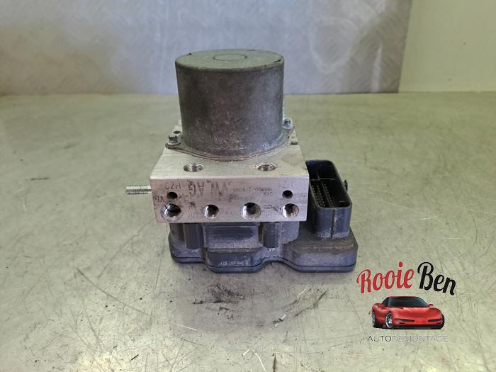 ABS-pump från en Skoda Fabia III Combi (NJ5) 1.0 TSI 12V 2019